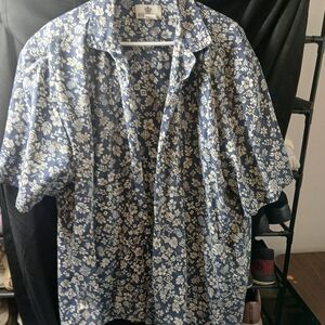 Classic Navy Floral Short-Sleeve Button-Down Shirt